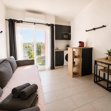 2 Couchages Vue Port Piscine Le Cap D'agde